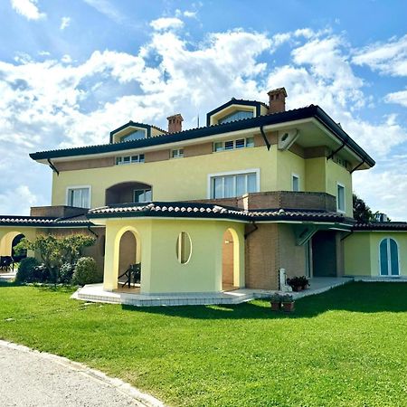 Villa Parco Fibonacci Montefano Exterior foto
