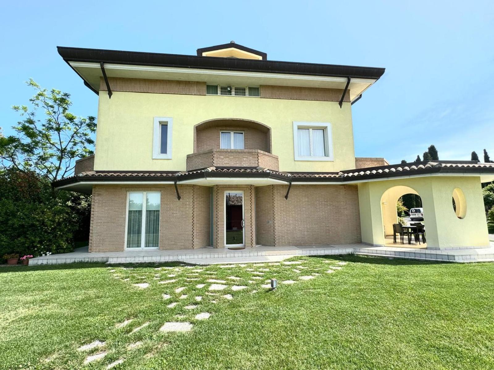 Villa Parco Fibonacci Montefano Exterior foto